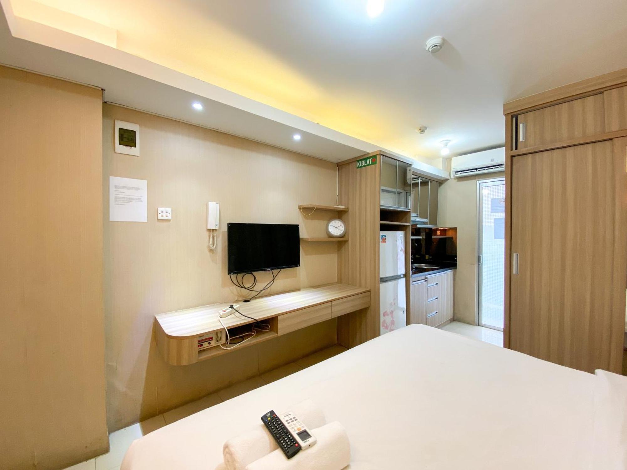 Appartement Cozy And Comfy At Bassura By Travelio