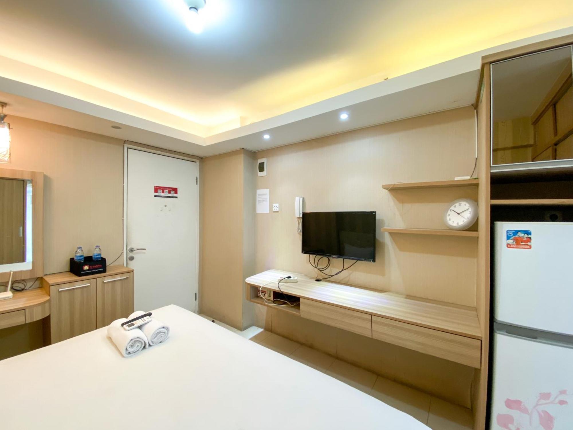 Appartement Cozy And Comfy At Bassura By Travelio