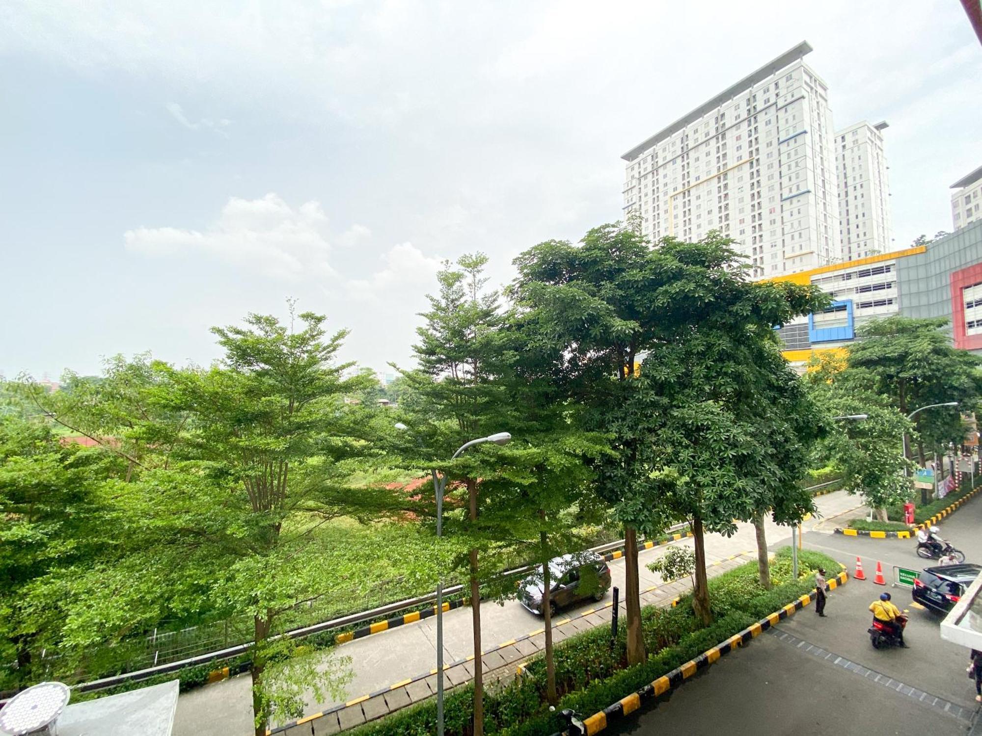 Appartement Cozy And Comfy At Bassura By Travelio *